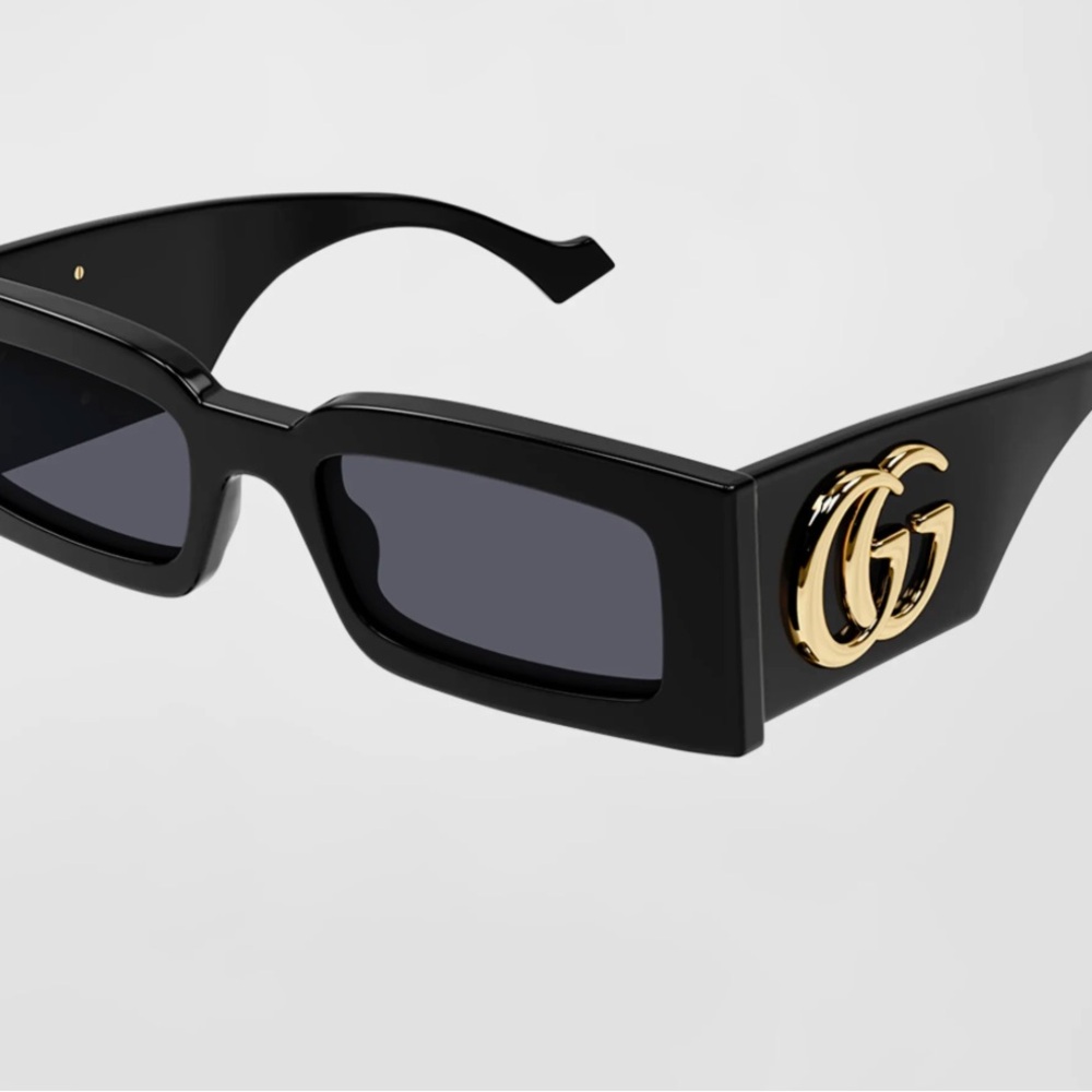 Gucci Sunglasses with Gold Accents (Authentic with the original case)